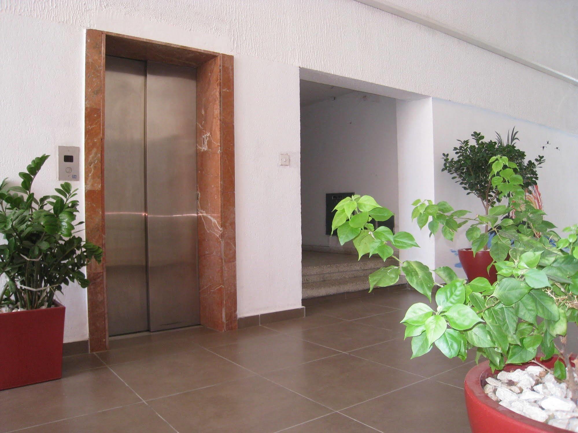 לרנקה Palm Sea Beach Hotel Apartments מראה חיצוני תמונה