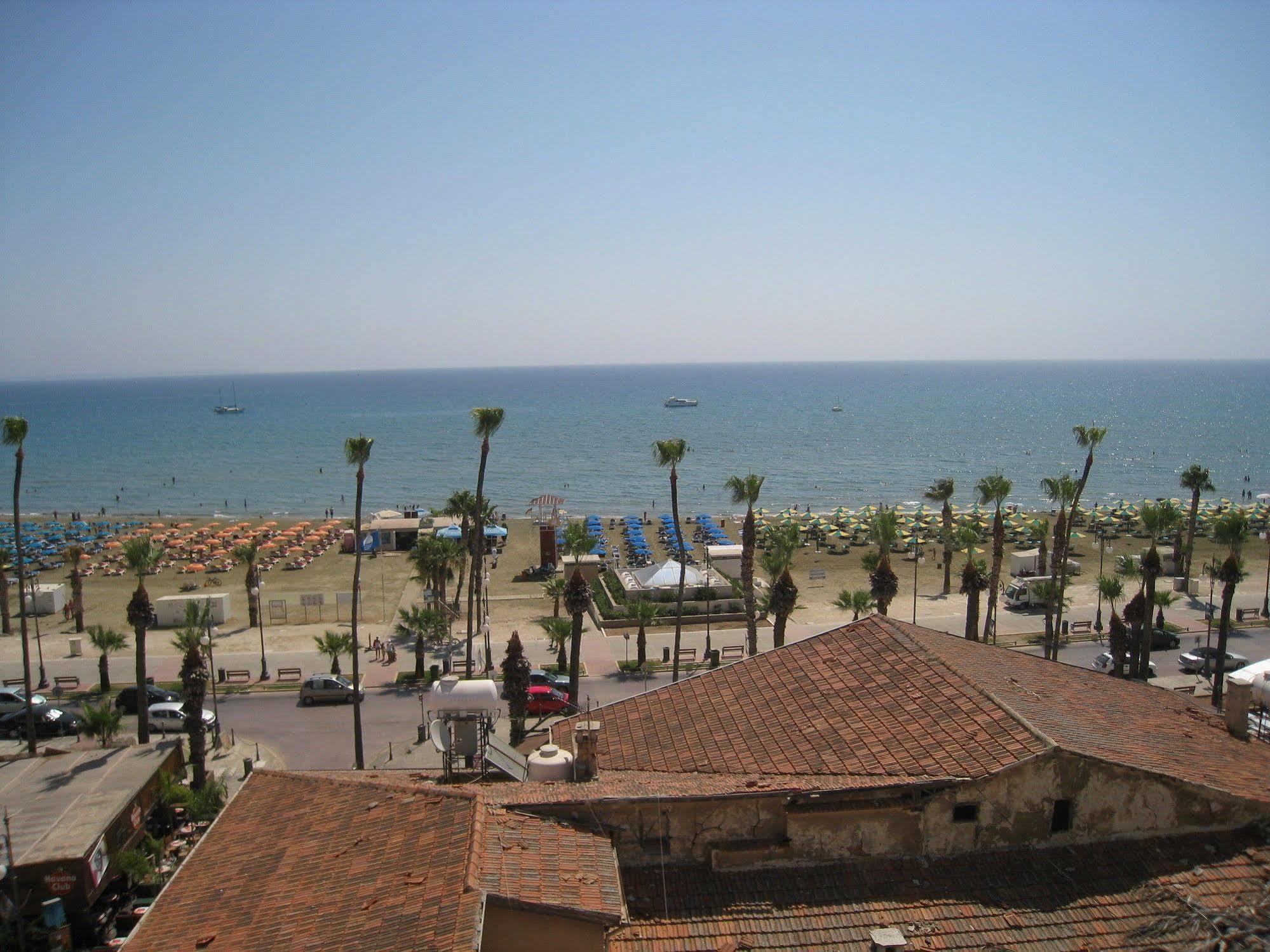 לרנקה Palm Sea Beach Hotel Apartments מראה חיצוני תמונה