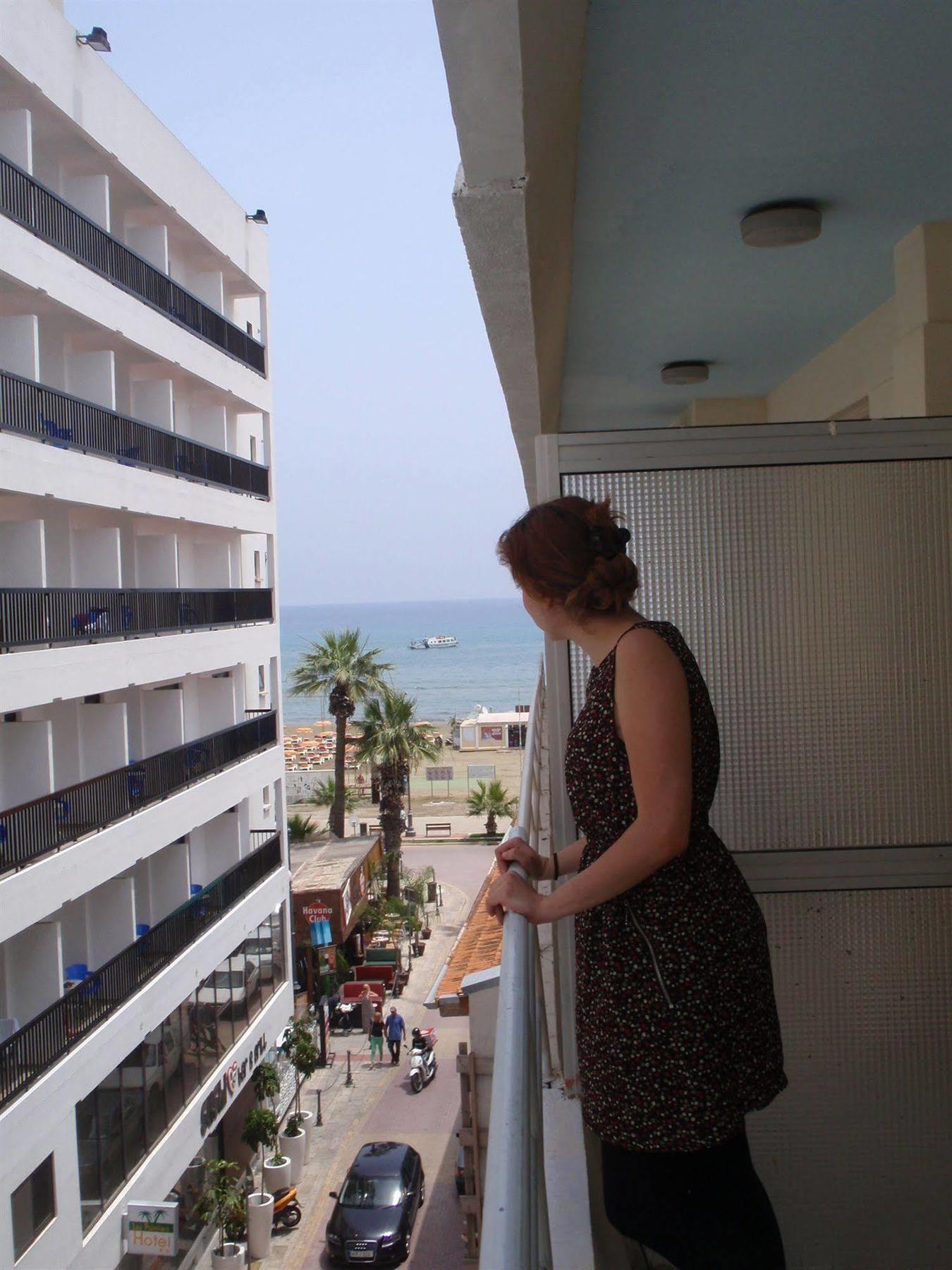לרנקה Palm Sea Beach Hotel Apartments מראה חיצוני תמונה
