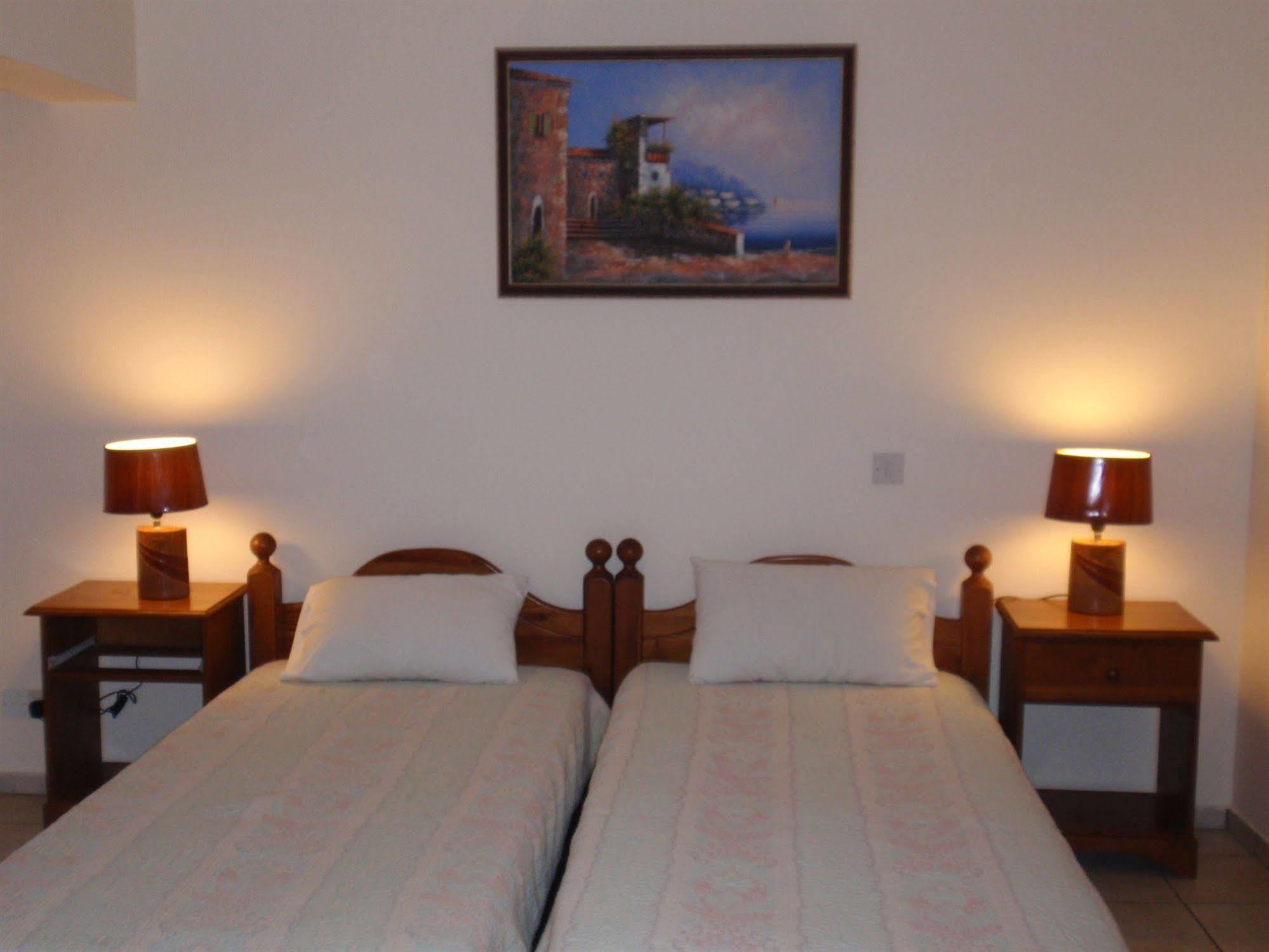 לרנקה Palm Sea Beach Hotel Apartments מראה חיצוני תמונה