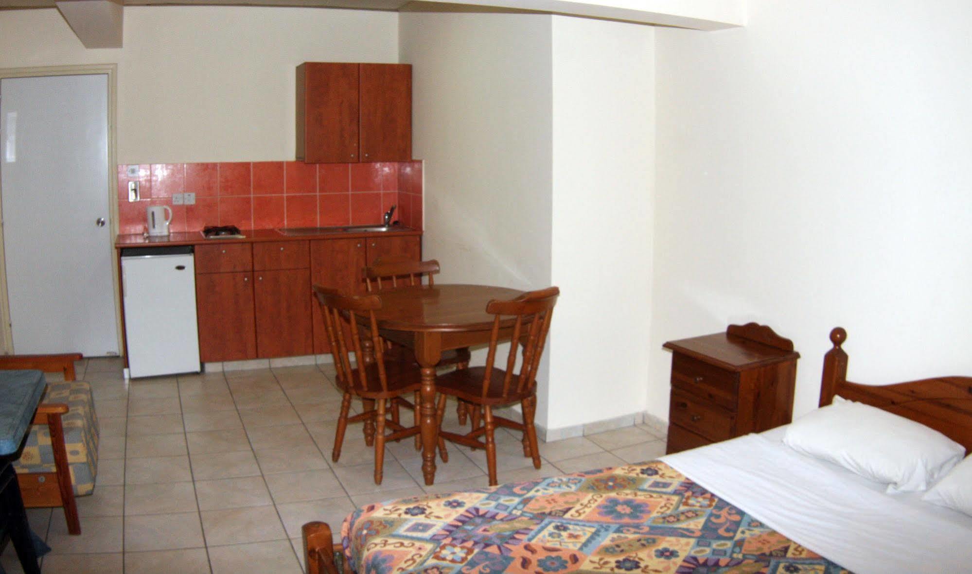 לרנקה Palm Sea Beach Hotel Apartments מראה חיצוני תמונה