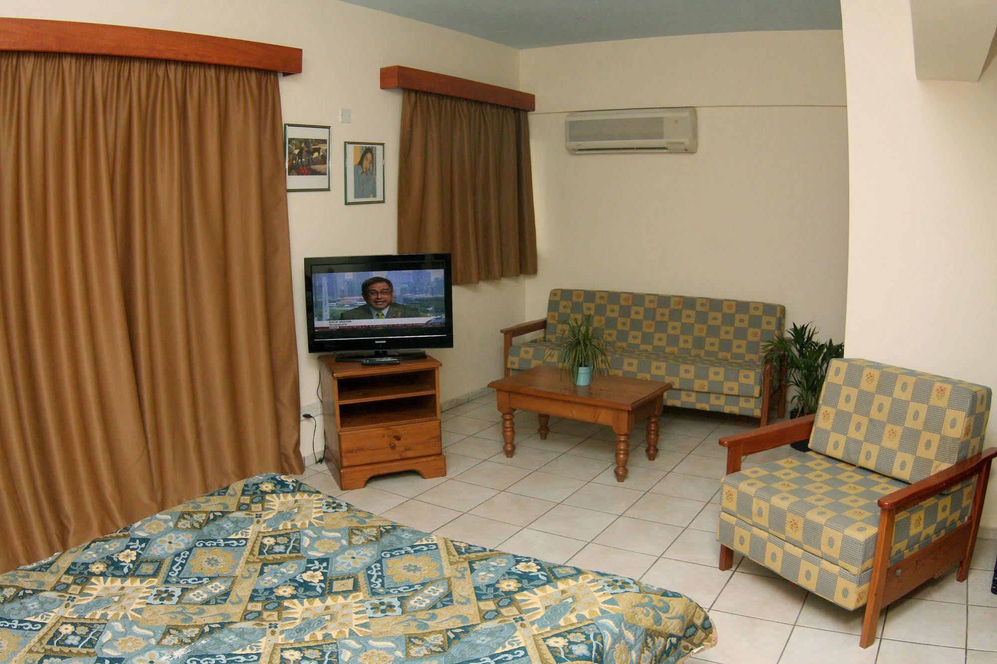 לרנקה Palm Sea Beach Hotel Apartments מראה חיצוני תמונה